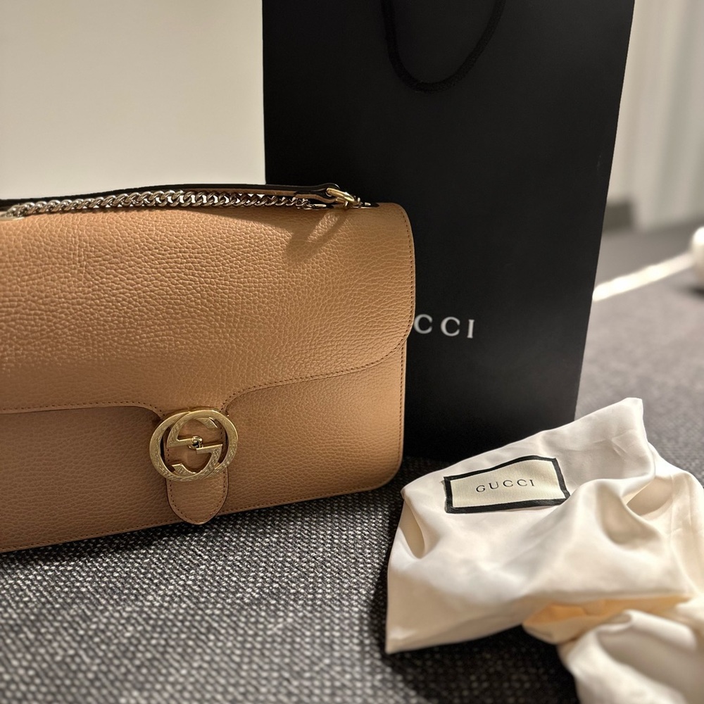 Gucci Interlock G Logo Leather Crossbody Shoulder Clutch